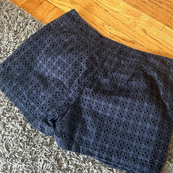 CAbi #5111 Eyelet Navy Faux Wrap Skort Size 6 - Picture 6 of 10